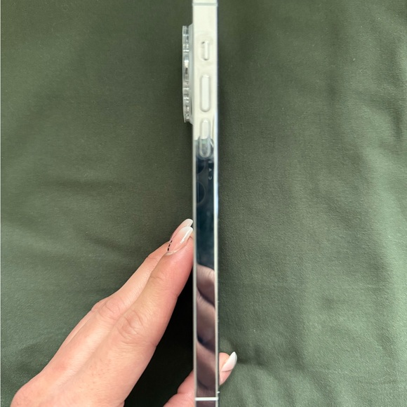 Apple iPhone 13 Pro Max - Silver - Picture 9 of 15